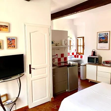 Apartman Le 1835, Rouge-corail