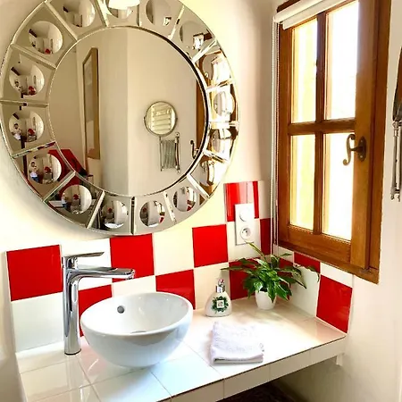 Le 1835, Rouge-corail *