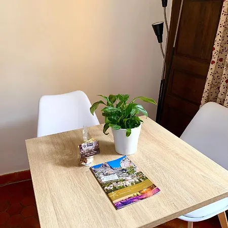 Le 1835, Rouge-corail Moustiers-Sainte-Marie