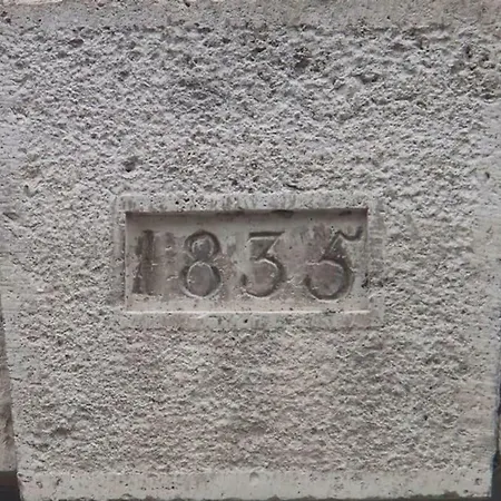 Le 1835, Rouge-corail Moustiers-Sainte-Marie