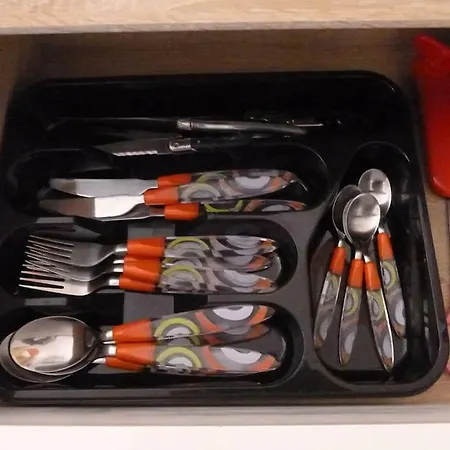 Le 1835, Rouge-corail *