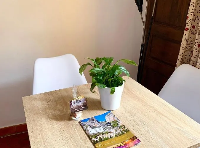 Le 1835, Rouge-corail Moustiers-Sainte-Marie